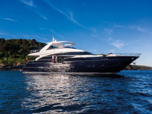Riviera 5400 Sport Yacht: Good Sport